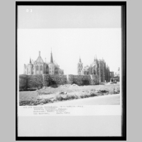 Rechts Kathedrale, links bischoefliches Palais, Foto Marburg.jpg